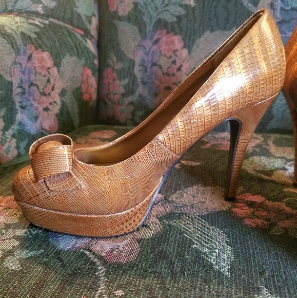 Dollhouse Metallic Platform Heels w/ Bows - Picture 4 of 8